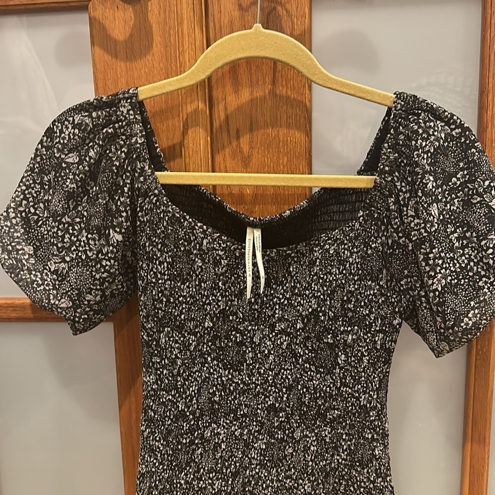 Anthropologie floral black and white blouse in great condition! - Picture 2 of 10